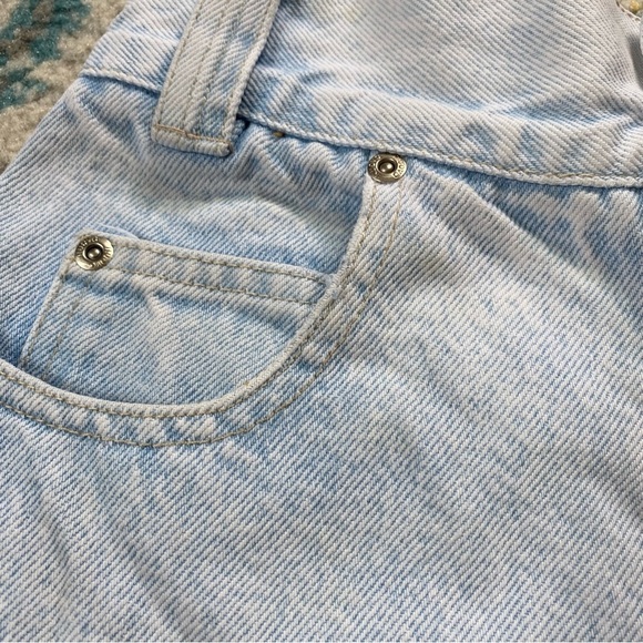 Vintage 80s/90s Nuovo High Waist Acid Wash Denim Shorts - Picture 6 of 7